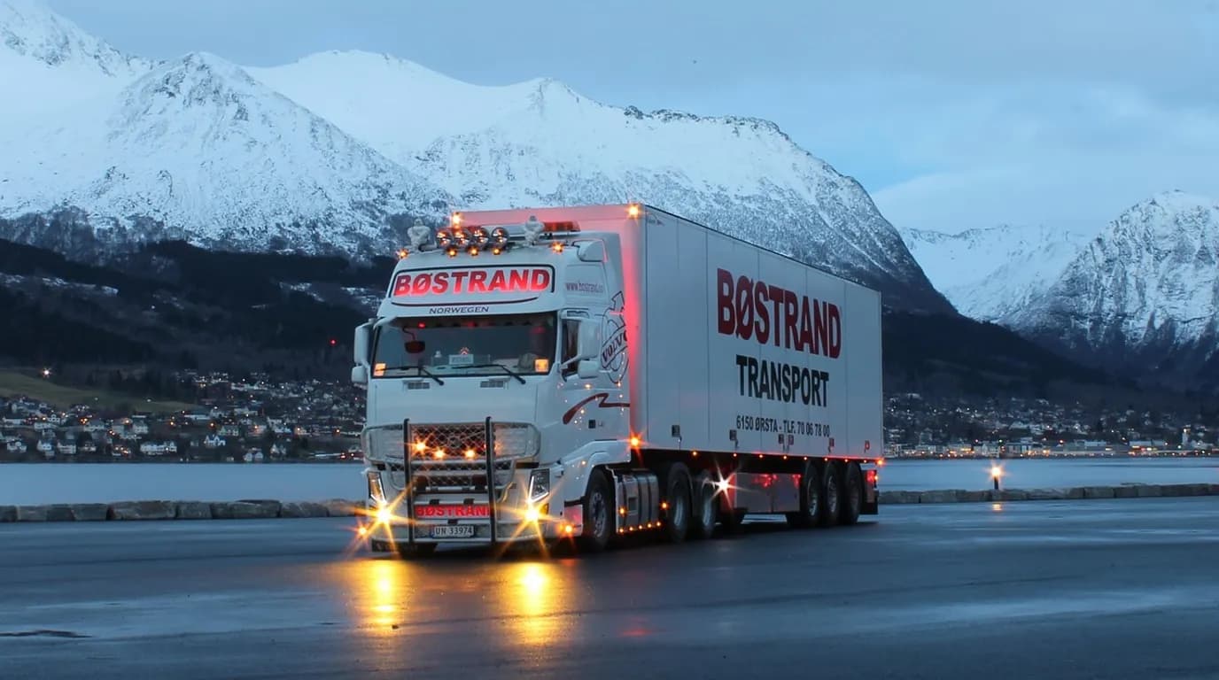 Cold Chain & Specialized Logistics: staff at work in the business, where Reflys automates customer conversations