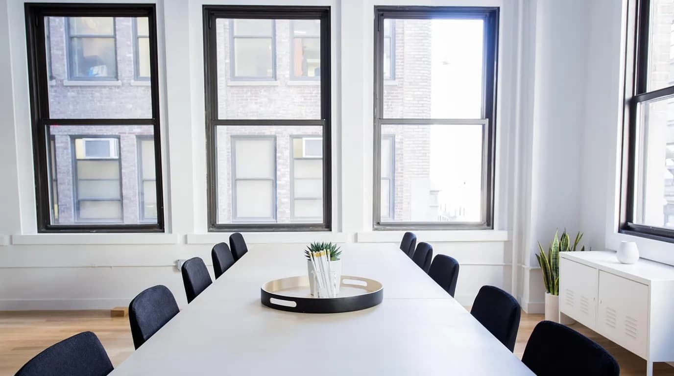 Commercial Real Estate Leasing & Sales: staff at work in the business, where Reflys automates customer conversations