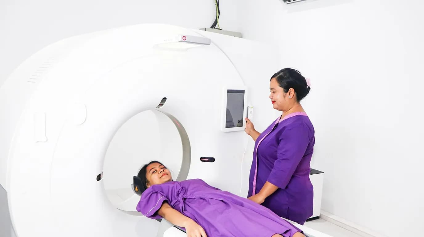 Diagnostic & Imaging: staff at work in the business, where Reflys automates customer conversations