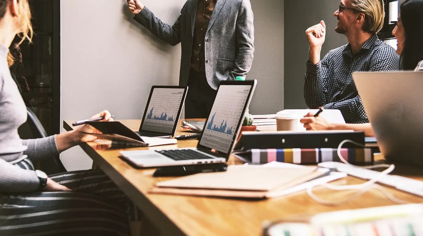 Digital Marketing & Social Media Agencies: staff at work in the business, where Reflys automates customer conversations