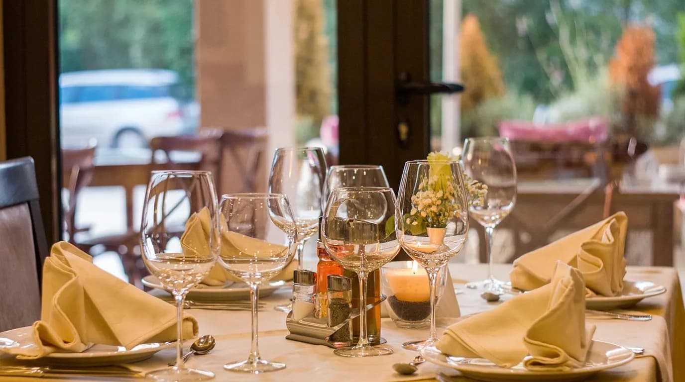 Fine Dining & Full-Service Restaurants: staff at work in the business, where Reflys automates customer conversations