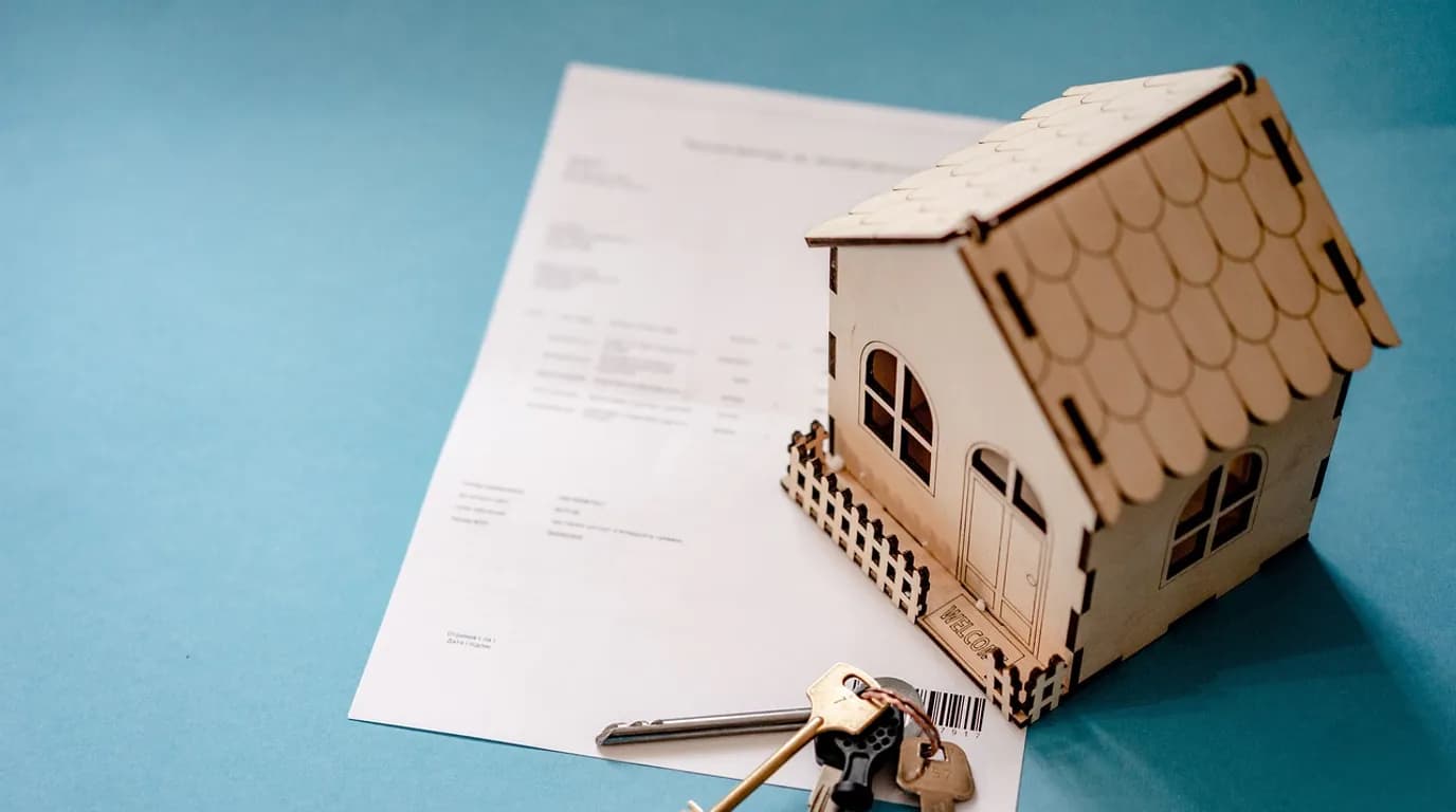 Mortgage & Loan Brokers: staff at work in the business, where Reflys automates customer conversations