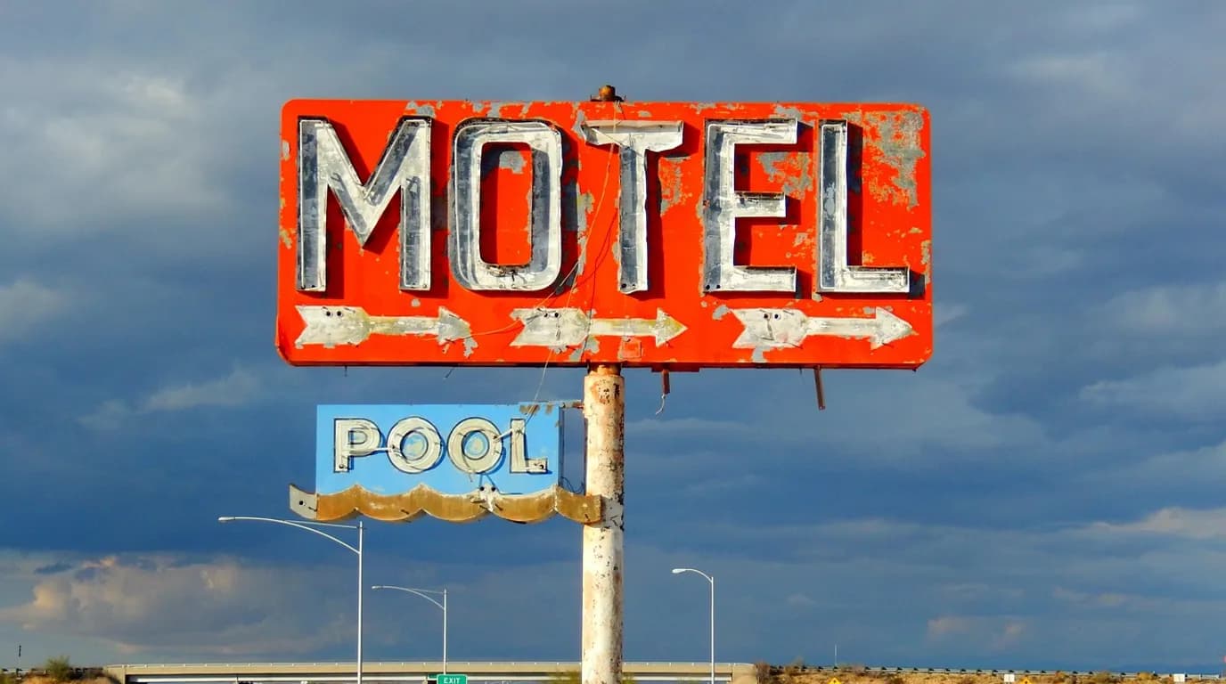 Motels & Highway Inns: staff at work in the business, where Reflys automates customer conversations