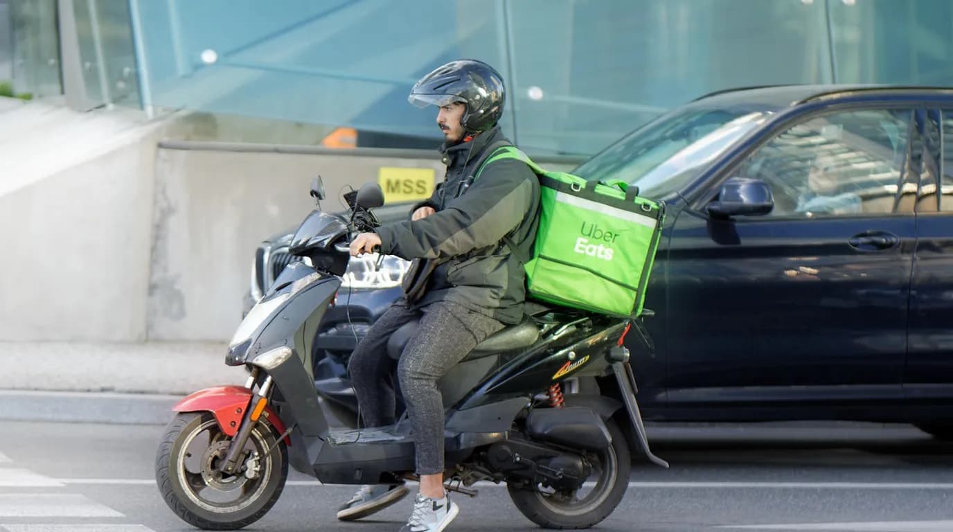 On-Demand & Last-Mile Delivery Fleets: staff at work in the business, where Reflys automates customer conversations