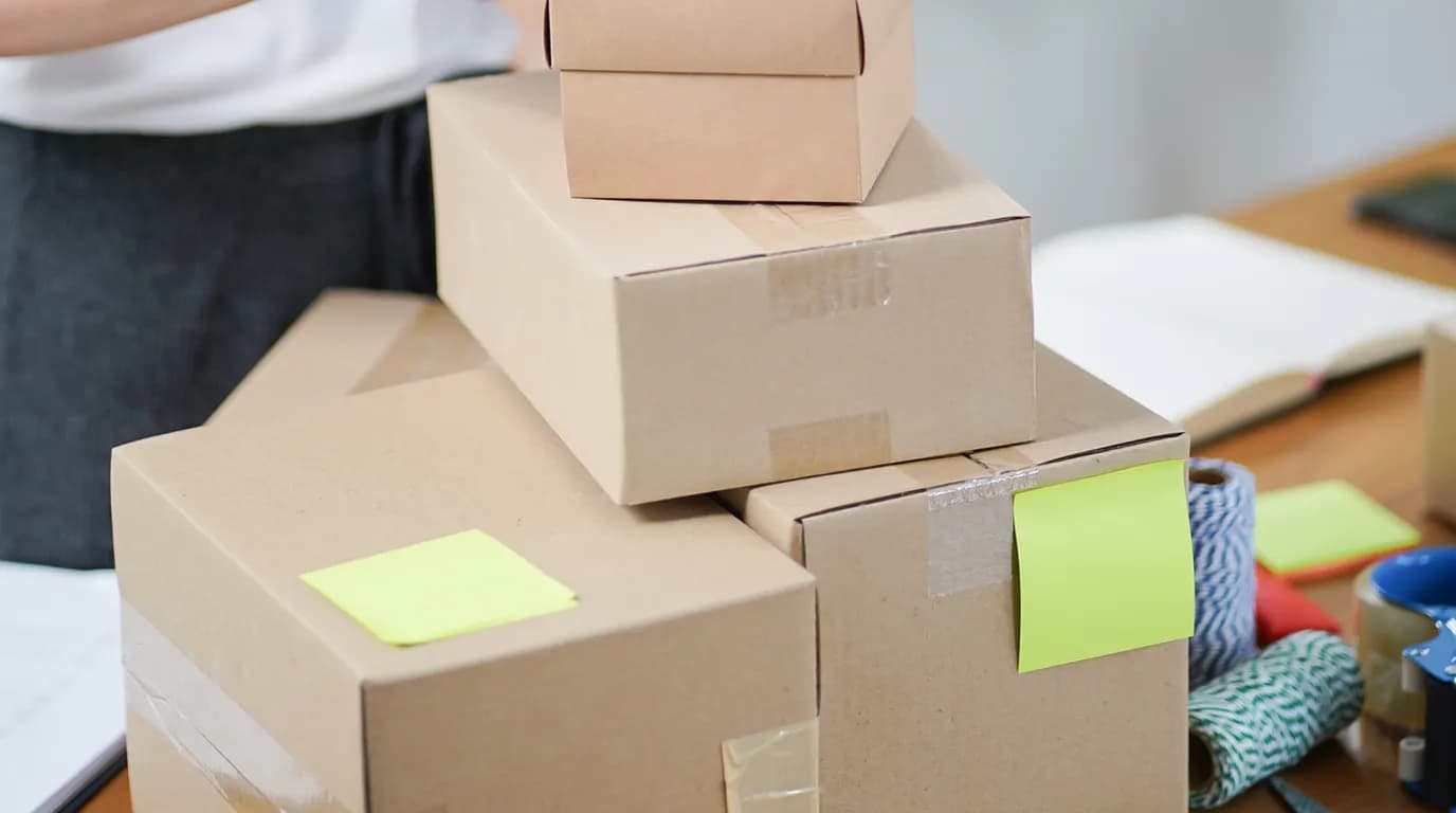 Online Marketplaces & Multi-Vendor Platforms: staff at work in the business, where Reflys automates customer conversations