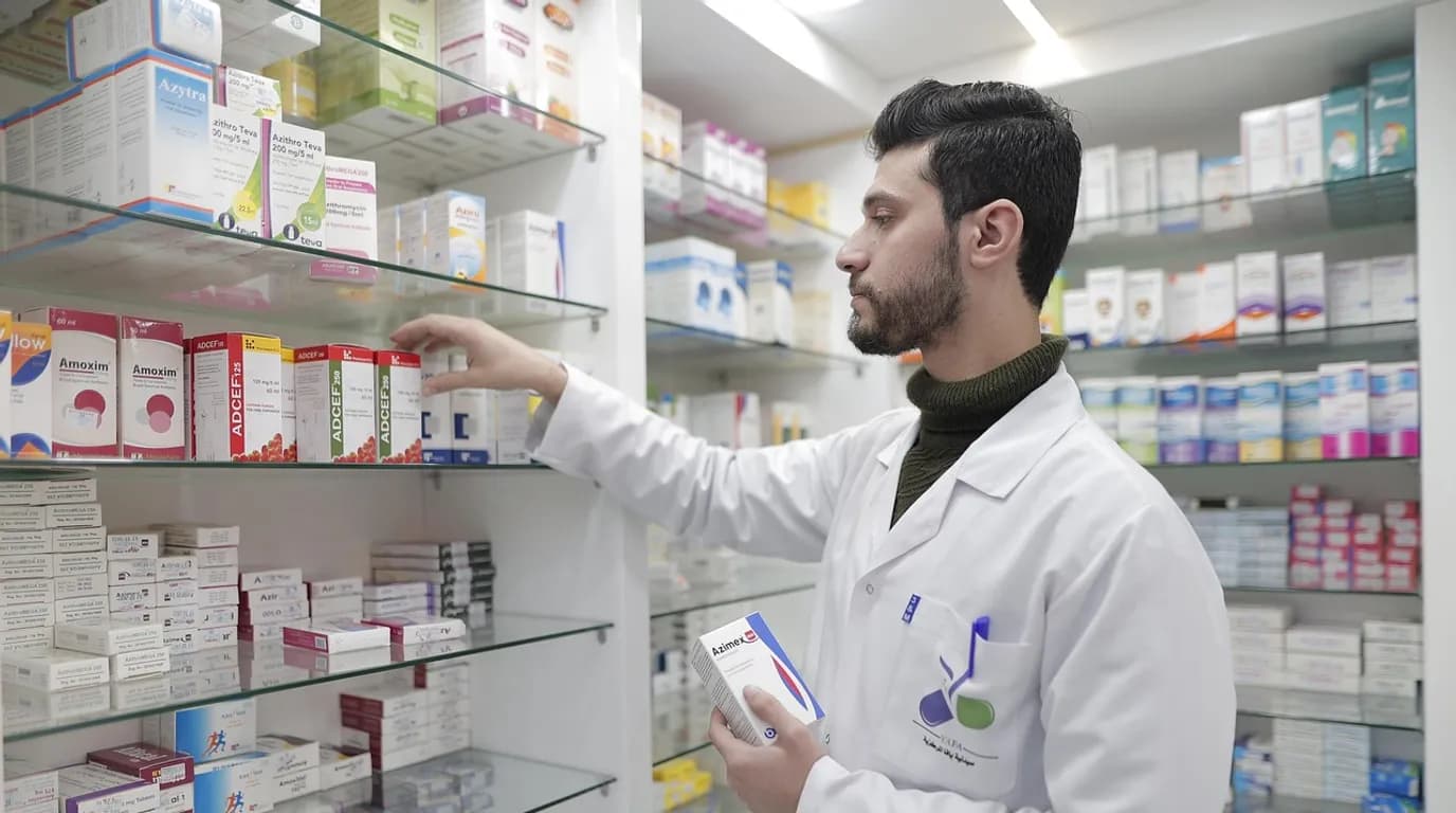 Pharmacies: staff at work in the business, where Reflys automates customer conversations