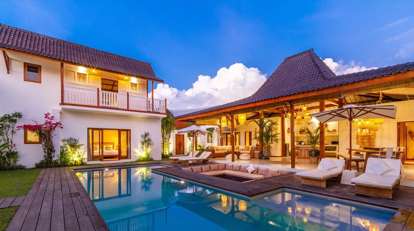 Vacation Rentals & Short-Term Stays: staff at work in the business, where Reflys automates customer conversations